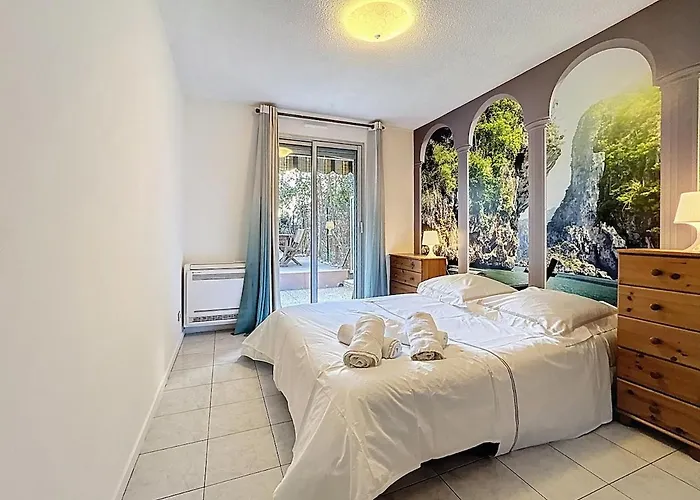 Апартаменты One Bedroom With Terrace , Port De , Ideal Location Ницца